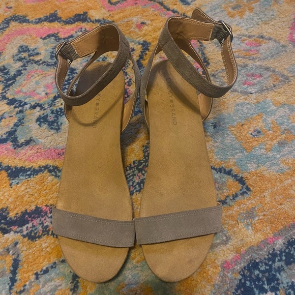 Lucky Brand woman’s wedged sandals - Picture 1 of 6